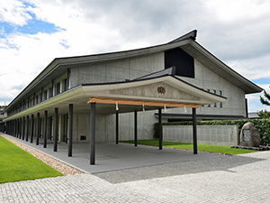 三輪山会館「直会殿」・「能楽堂」