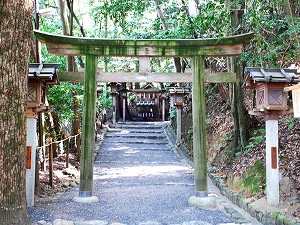 神宝神社(かんだからじんじゃ)